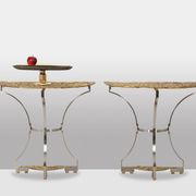 Paire de consoles contemporaines en métal et fonte de bronze