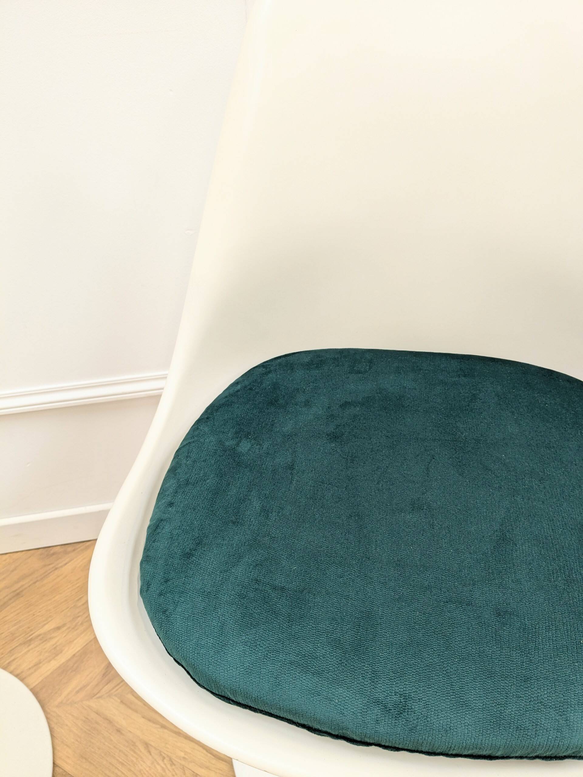 Tulip Chairs by Eero Saarinen