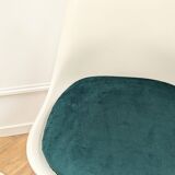 Tulip Chairs by Eero Saarinen