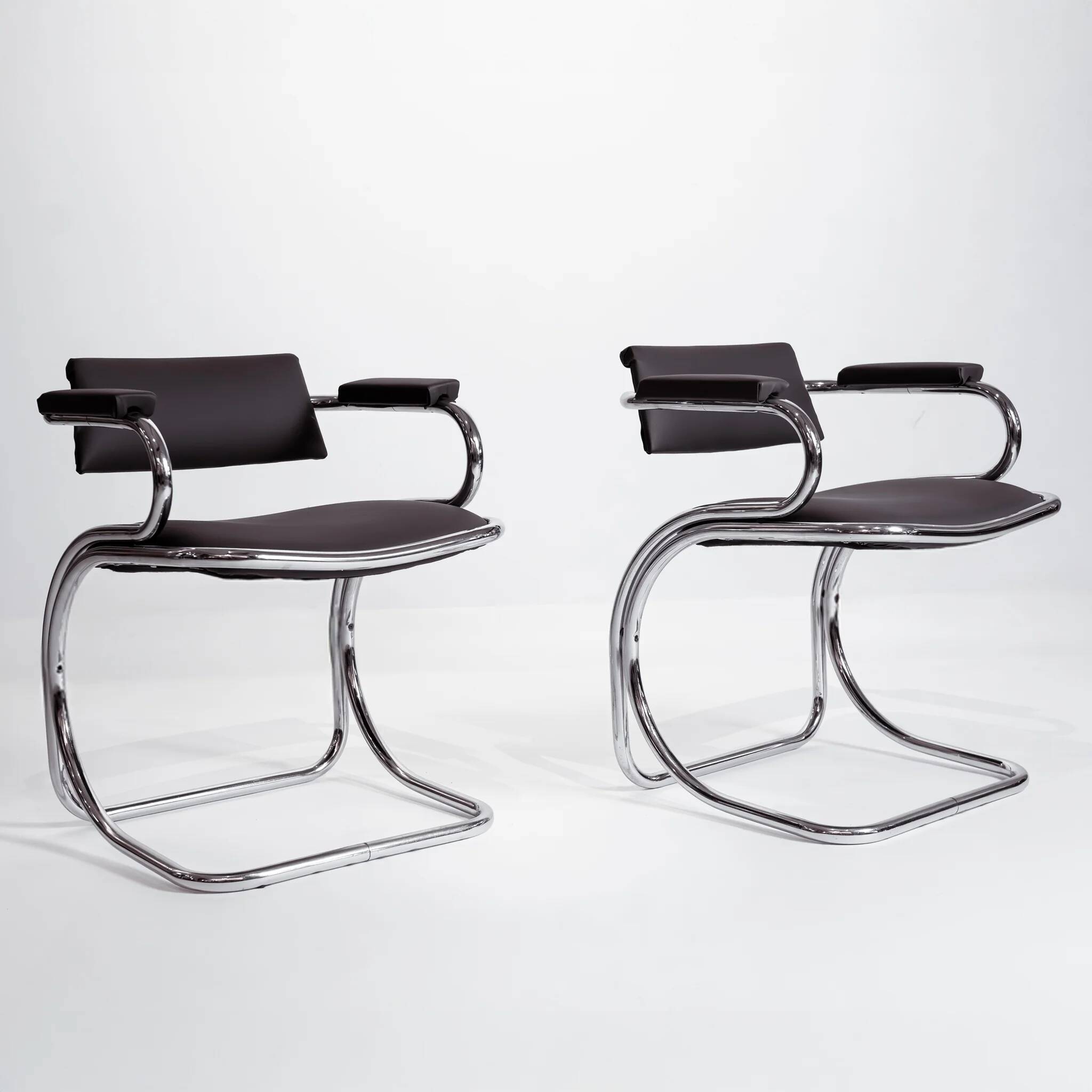 Vintage Italian cantilever chair in chrome tubular metal, 1970s.