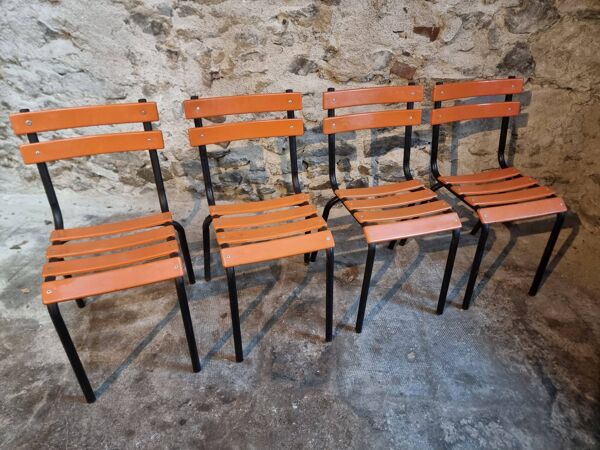 Ensemble de 4 chaises d'école industrielles françaises des années 1960 – Chaises empilables à lattes métalliques