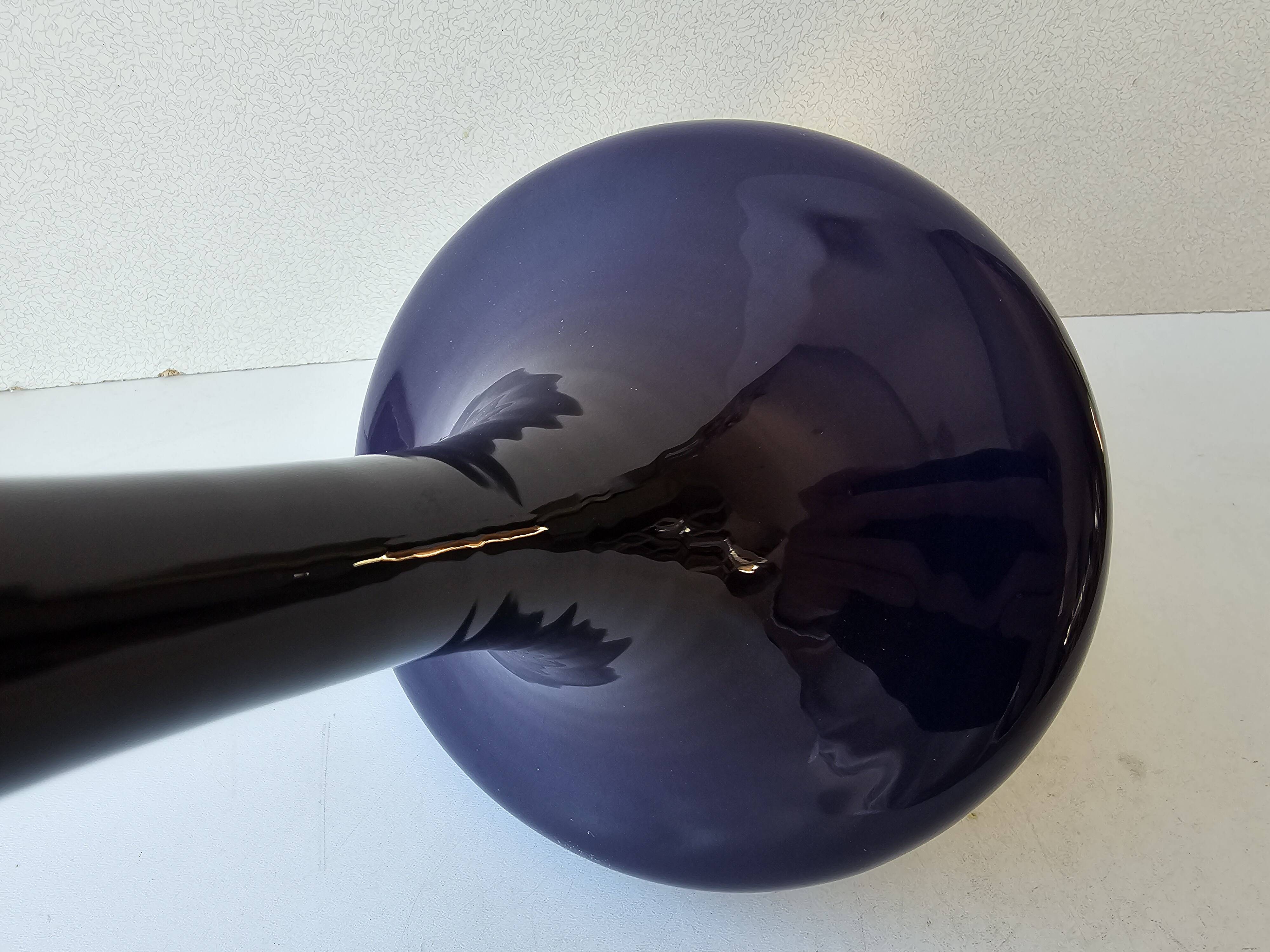 Magnifique Vase soliflore en céramique mauve Signée Marius Musarra (Vallaur