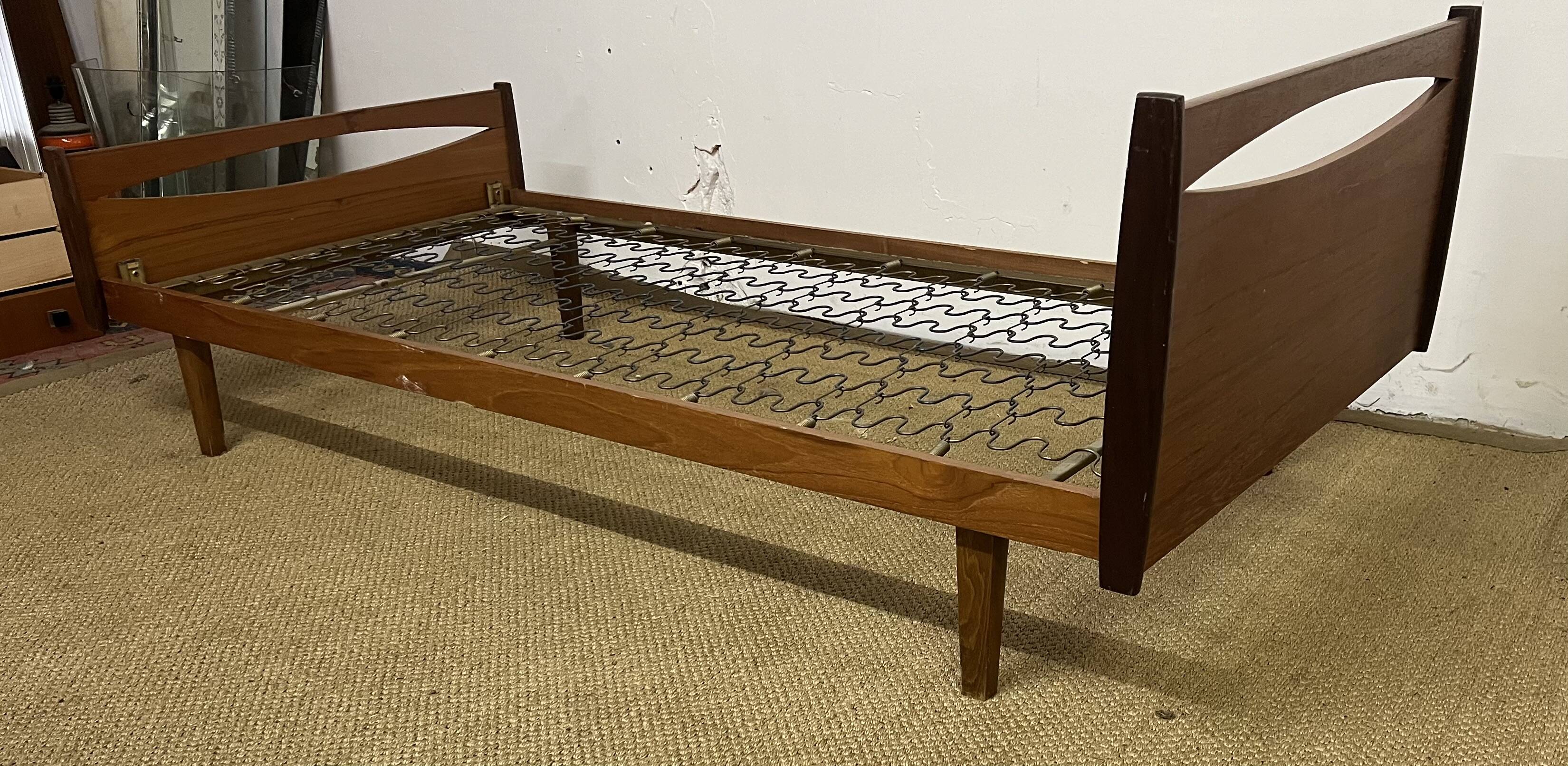 Vintage 1-seater bed from the 50s