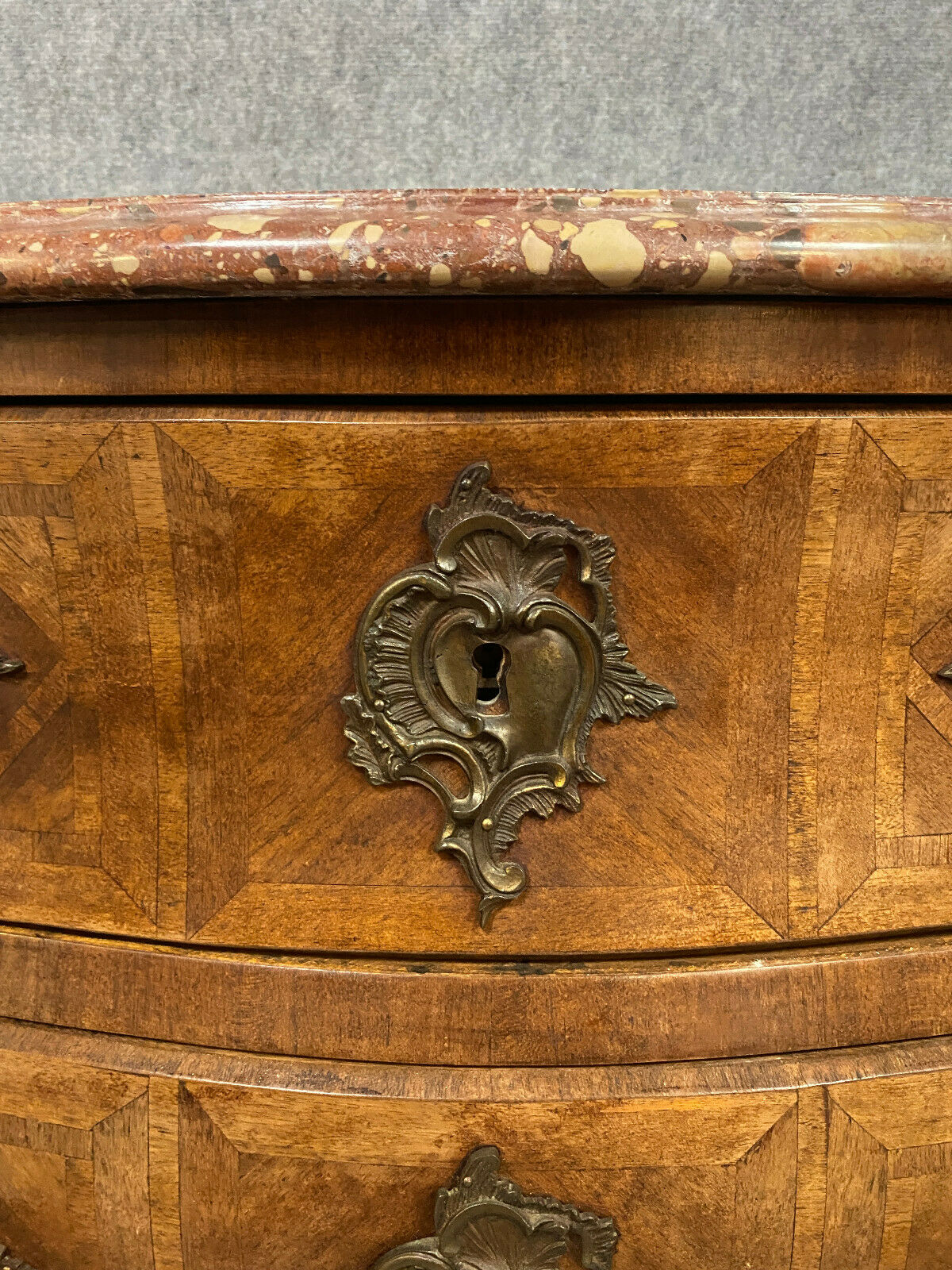 Convenient tomb Louis XV in precious wood marquetry around 1880