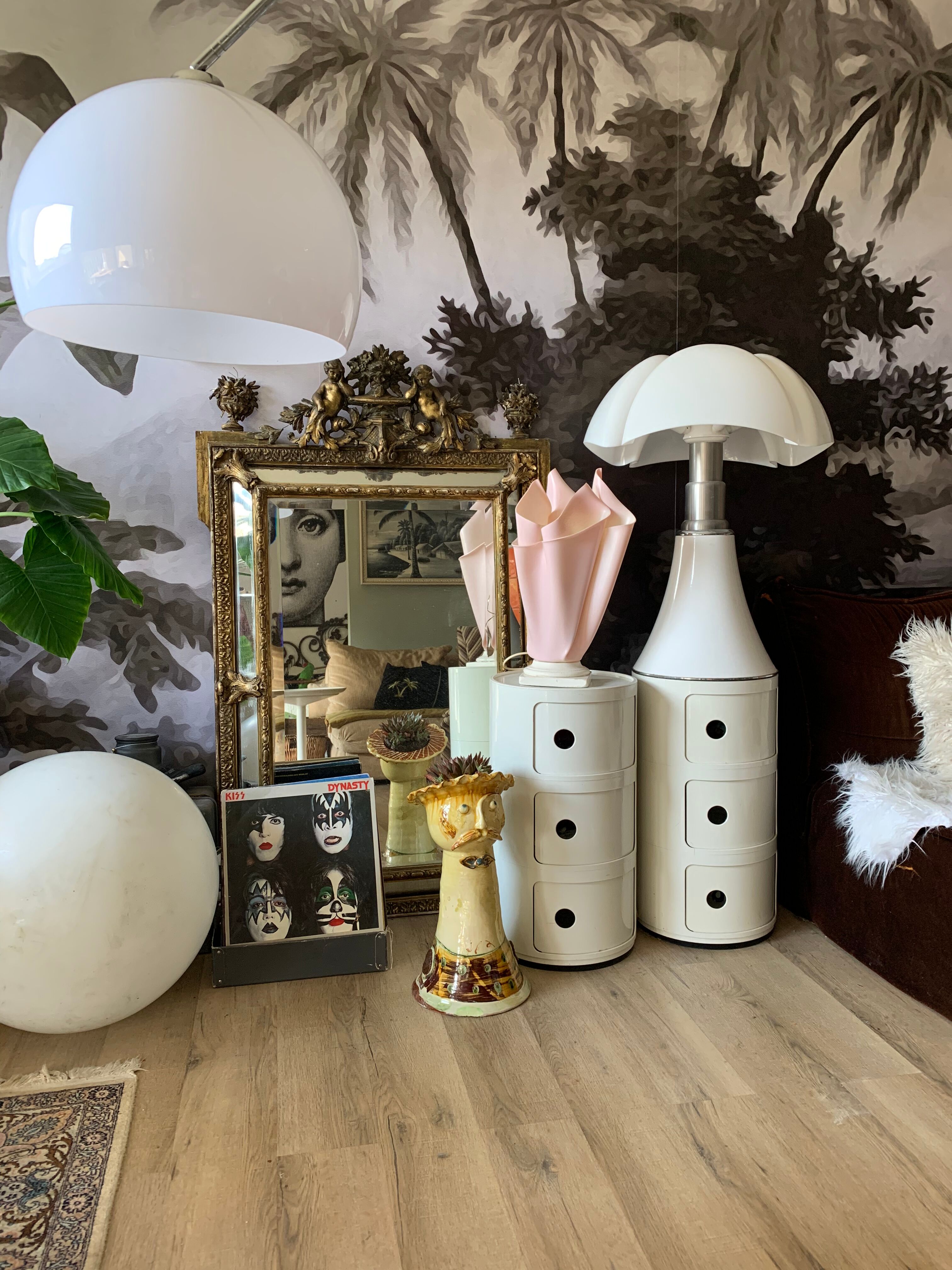 Terracotta plant holder head shape