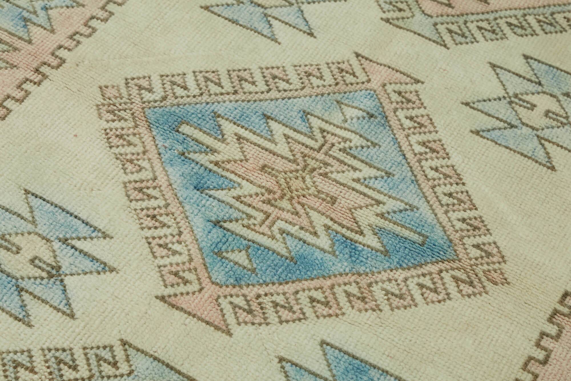 Turkish Vintage Anatolian Rug 122 cm x 210 cm