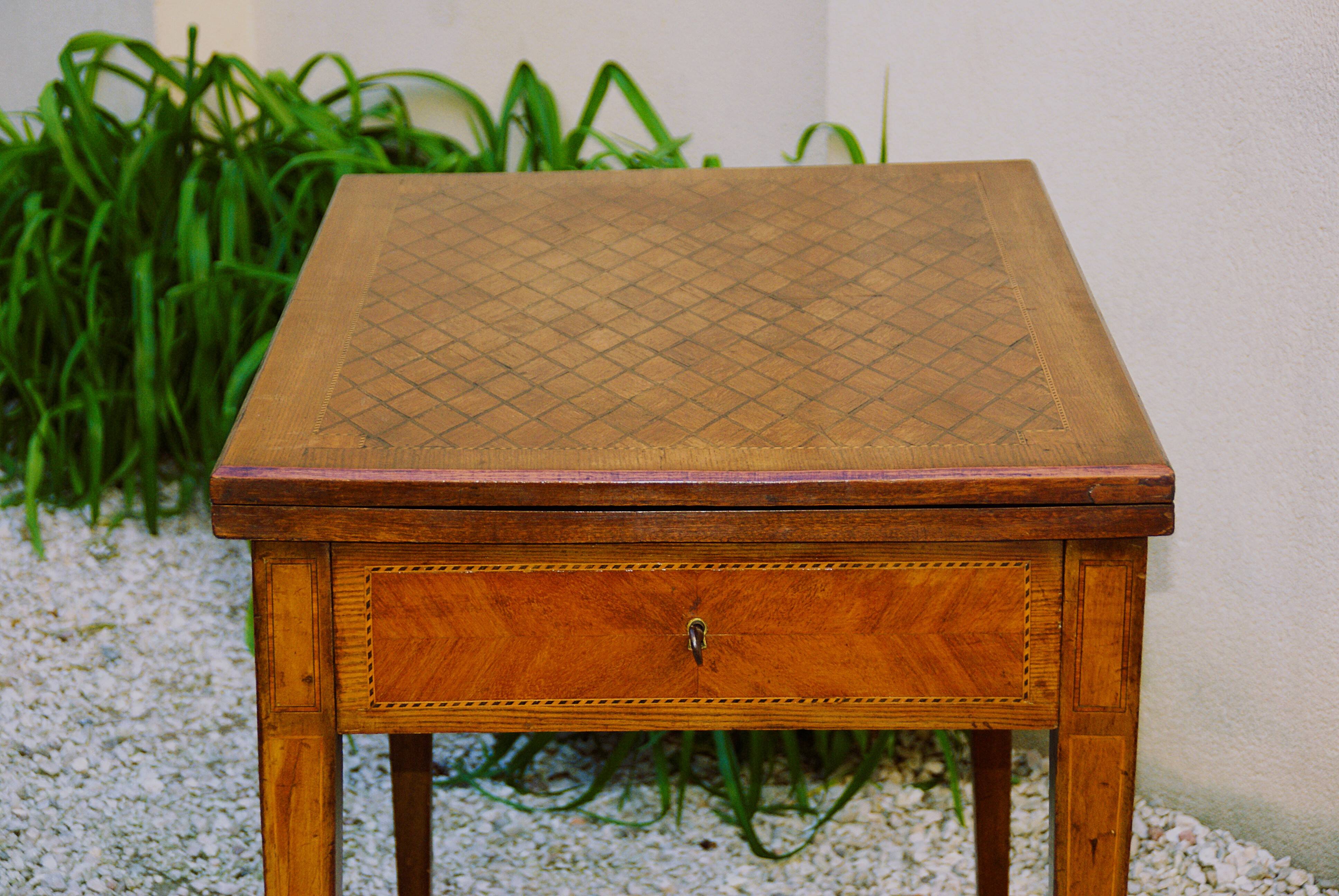 "Tric Trac" game table Directoire