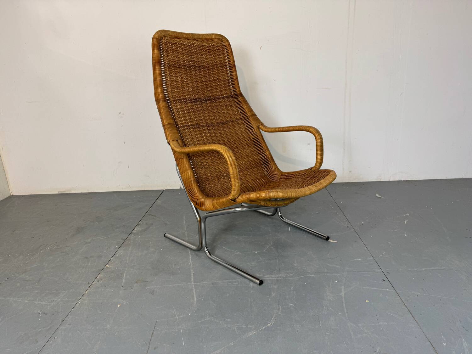 Chaise longue moderniste en acier et rotin du milieu du siècle par Dirk van Sliedregt