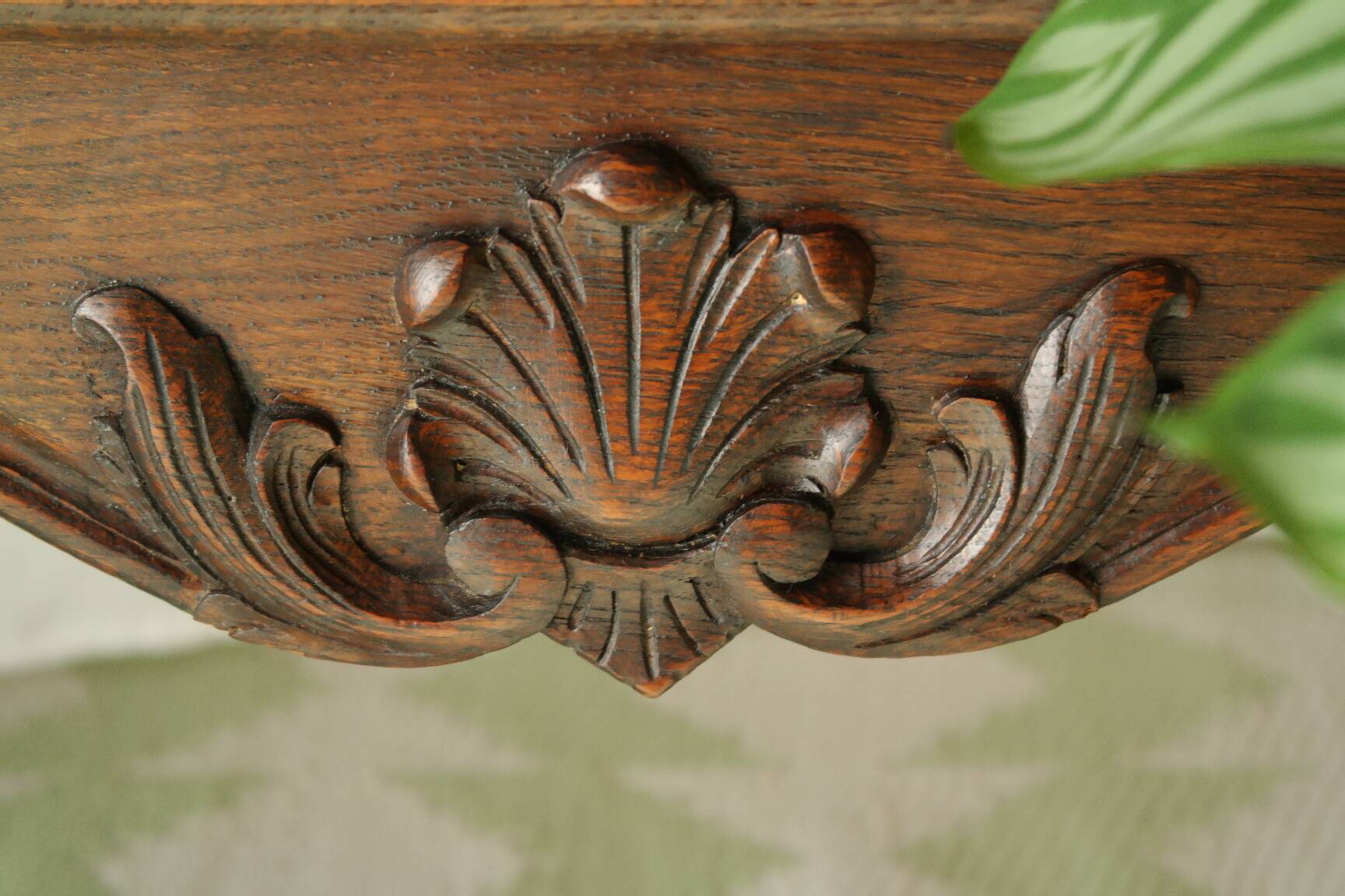 Louis XV style commode in solid oak, 20th century.