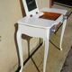 Petite coiffeuse en bois blanc