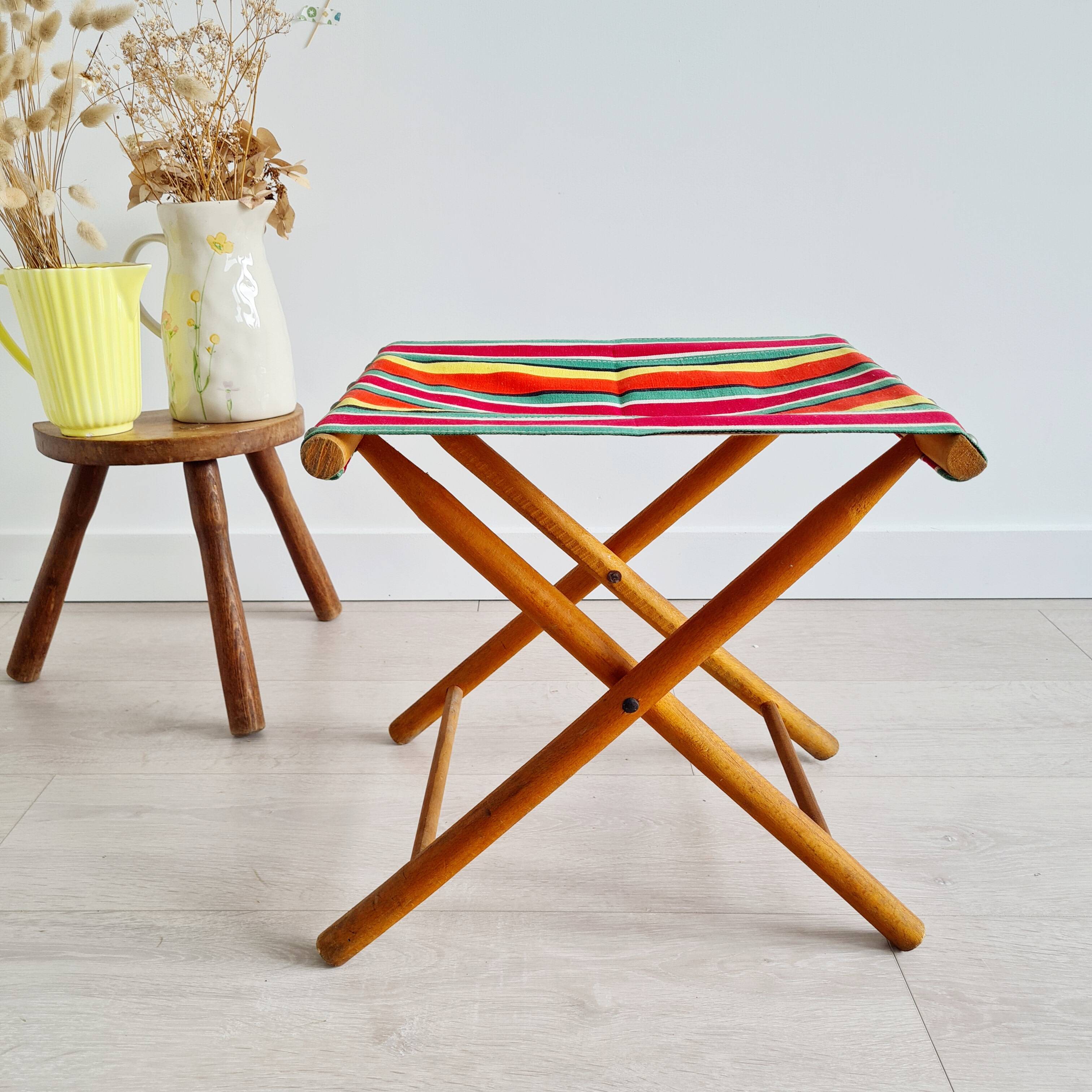 Folding fisherman stool with striped seat