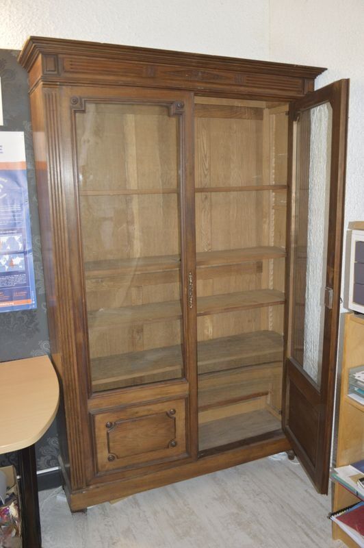 Wardrobe / bookshelf