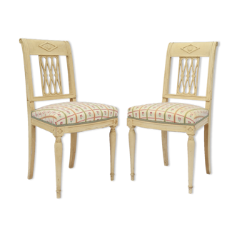 Pair of white lacquered wooden chairs