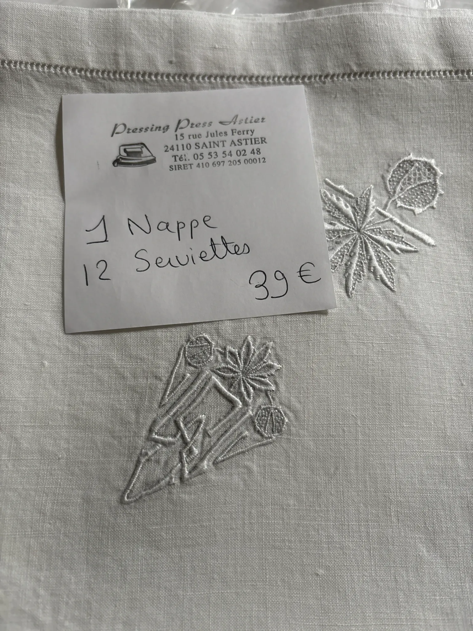 Nappe brodée ancienne