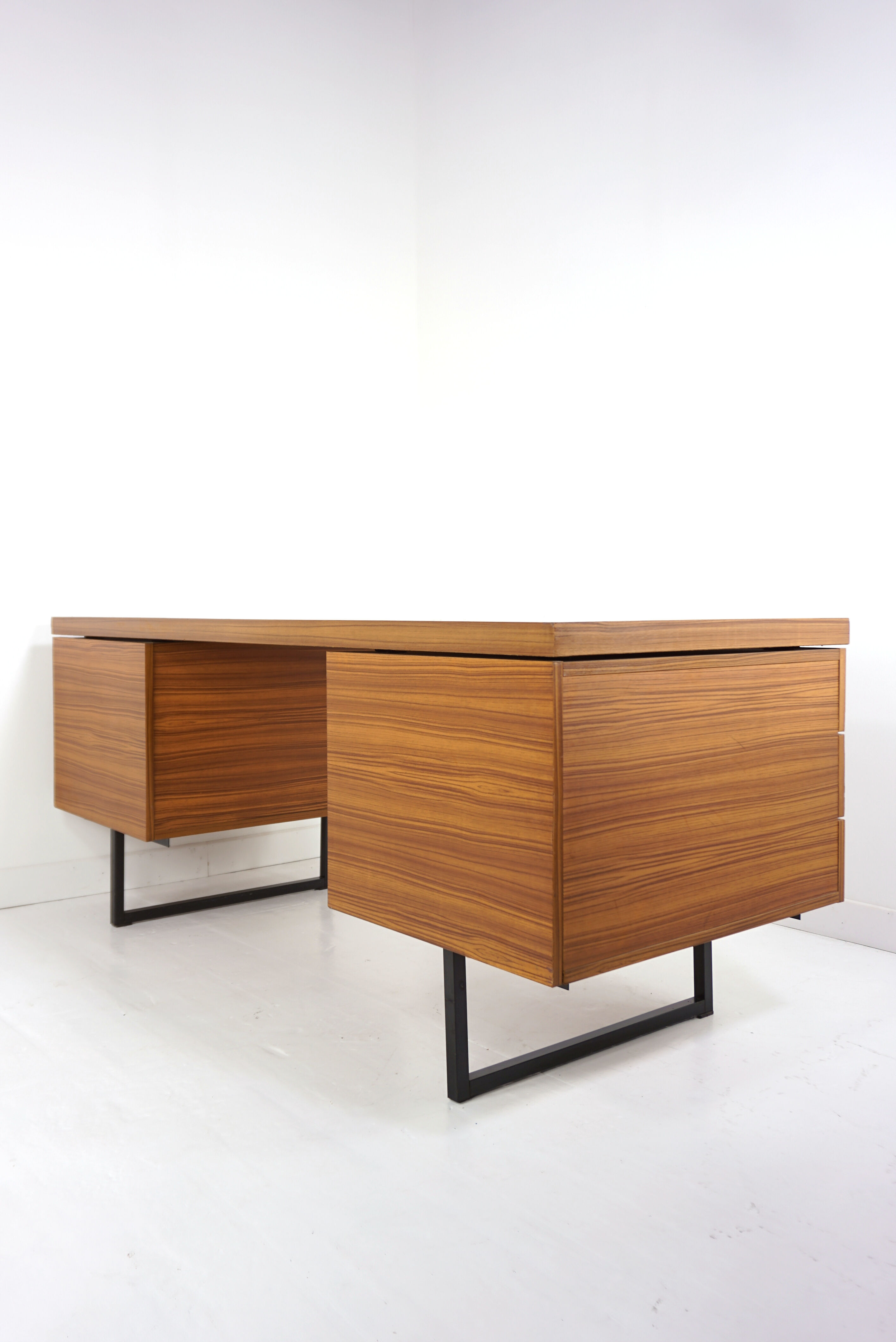 Pierre Guariche desk 60s model Minister for Meurop