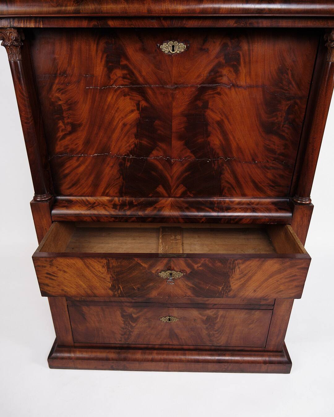 Secretary - Hand polished mahogany - Flame structure - 4 drawers - Year 1840s