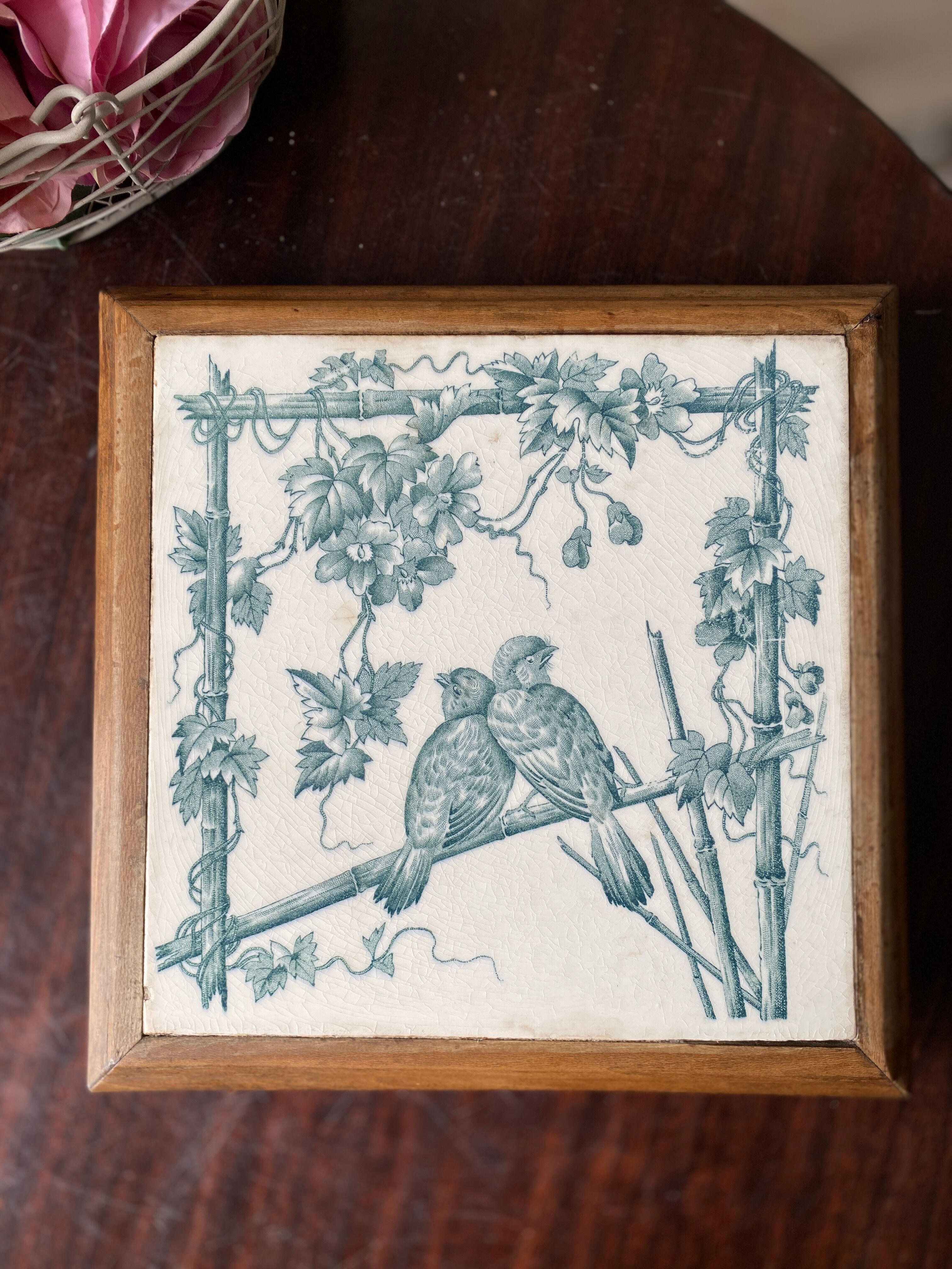 Ancien Dessous-de-plat En Bois Et Faïence – Motif Oiseau, Collection Terre De Fer