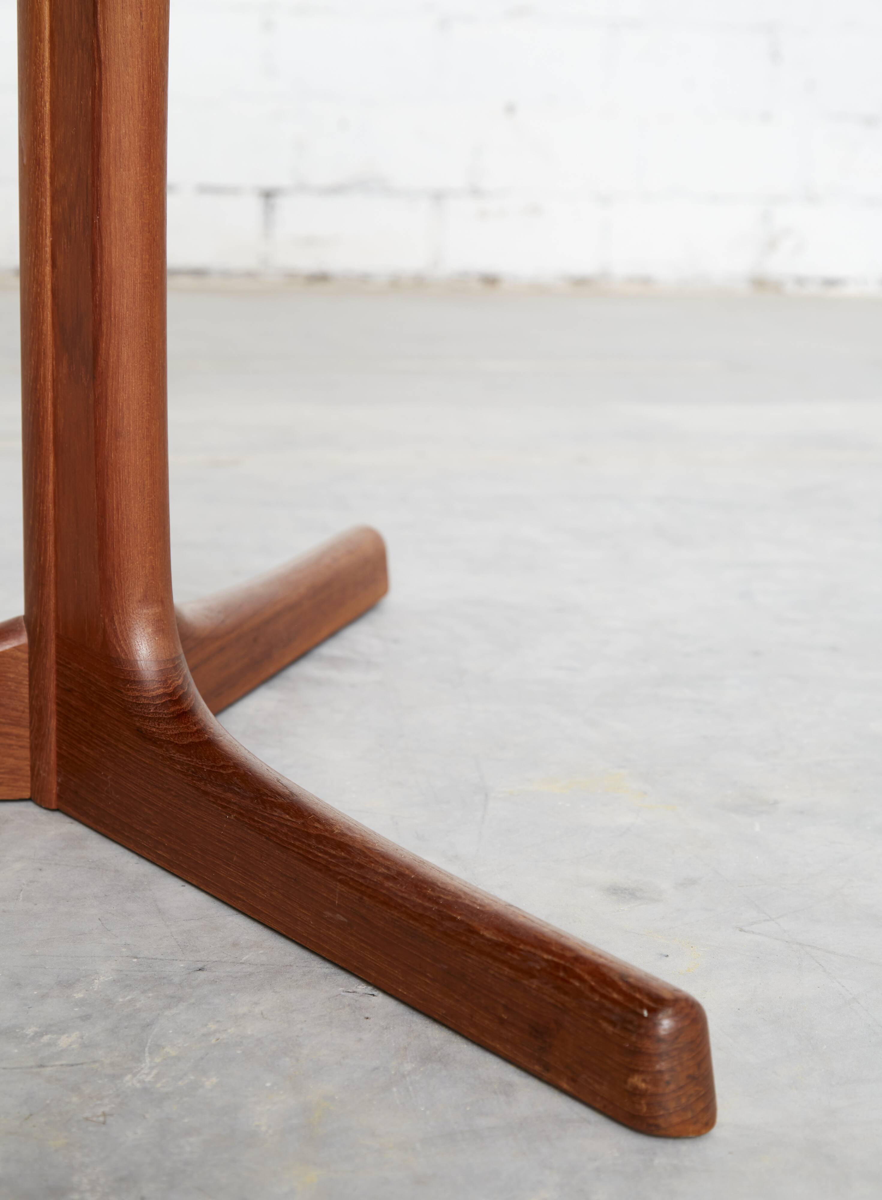 Juul Kristensen superelliptical Mid-Century Dining Table for Glostrup