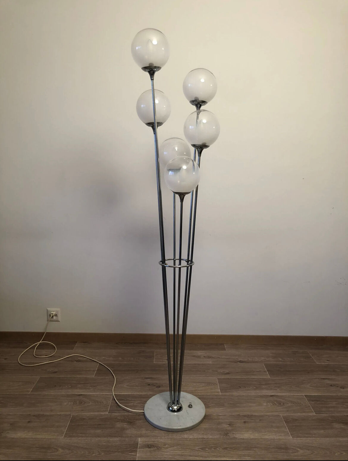 Floor lamp