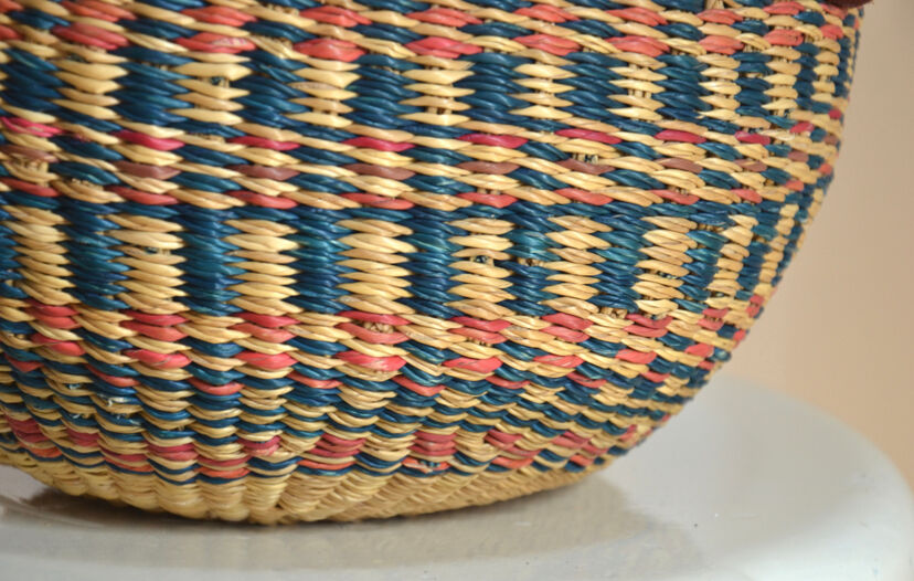 Vintage basket with leather handle