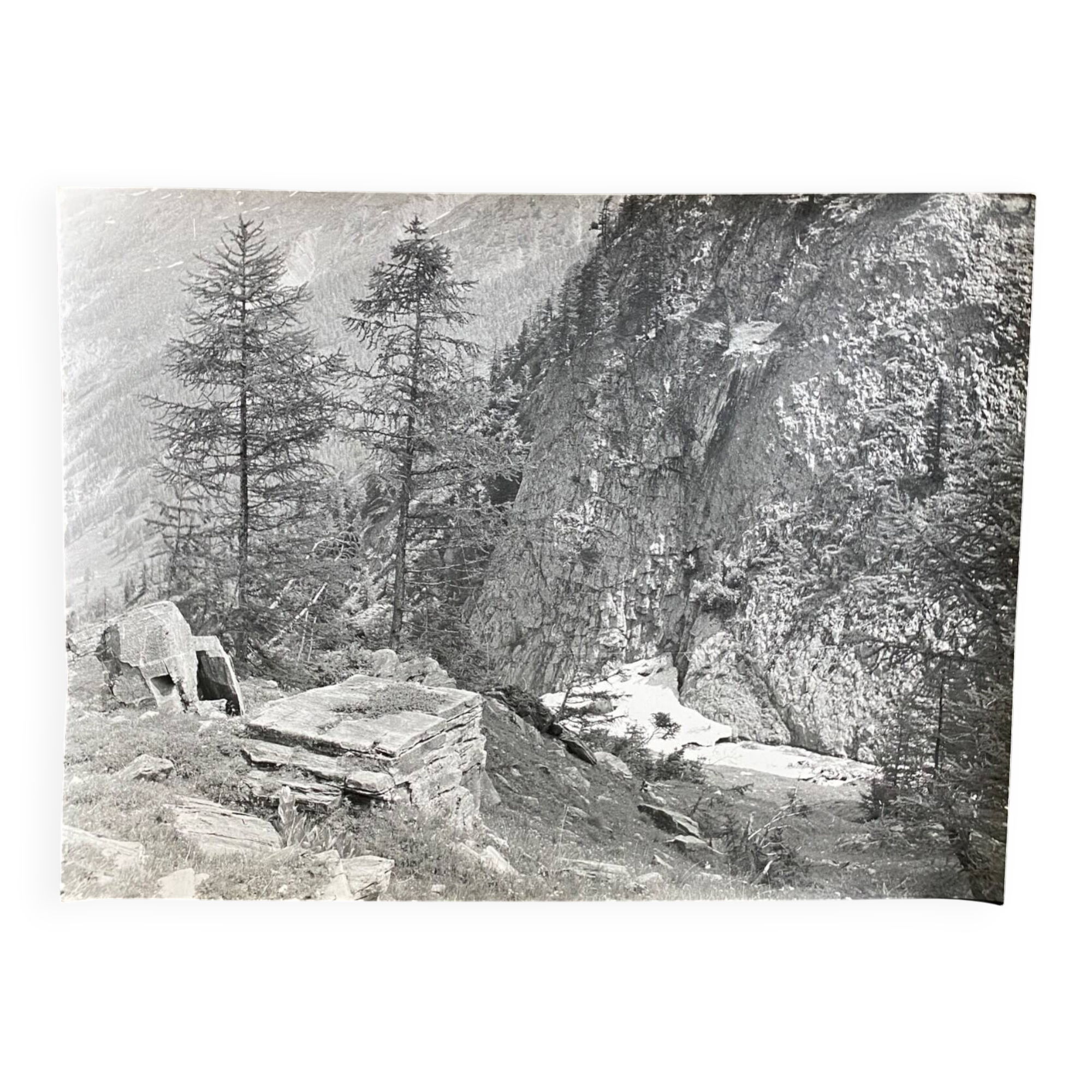 Photo argentique roches Bernard Darot XXe