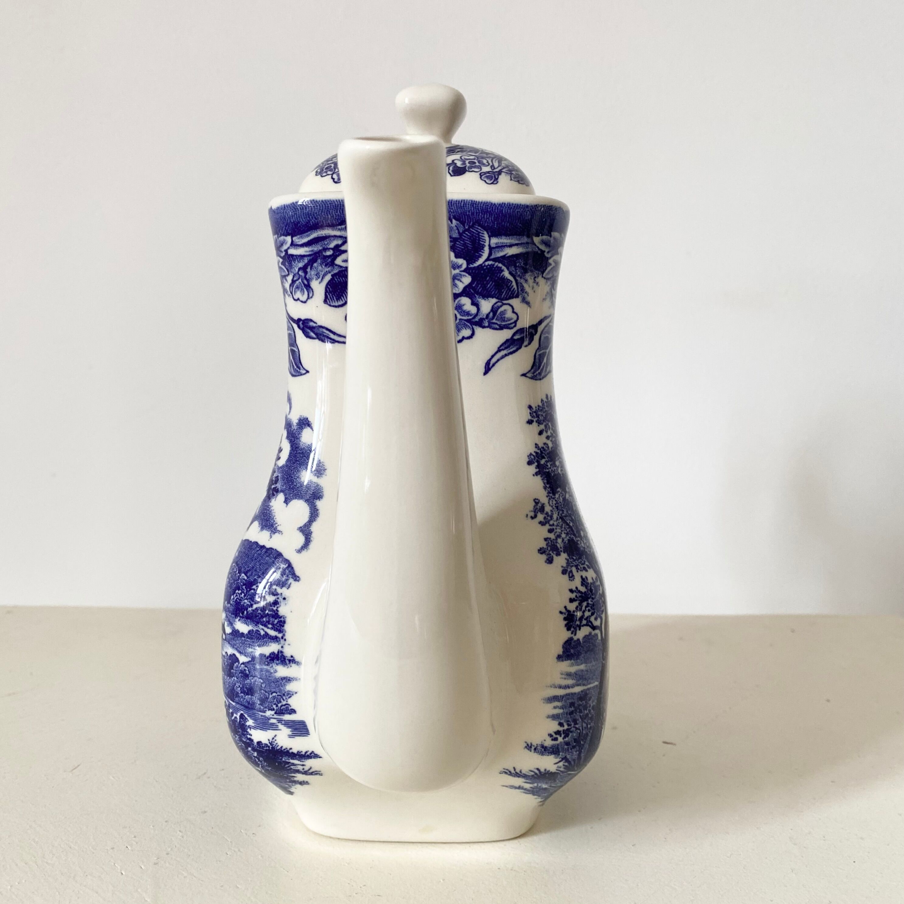 Théière anglaise bleue ancienne