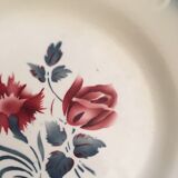 Matching flat plates in red and blue