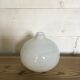 Vase goutte opaline blanche