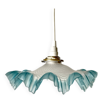Suspension drapée bleue