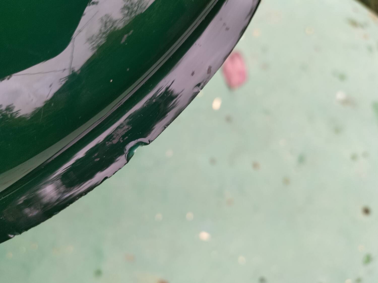 Green opaline suspension