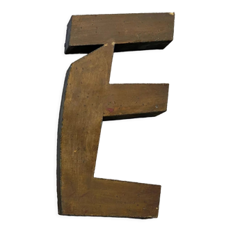 Lettre d’enseigne dorée « E »