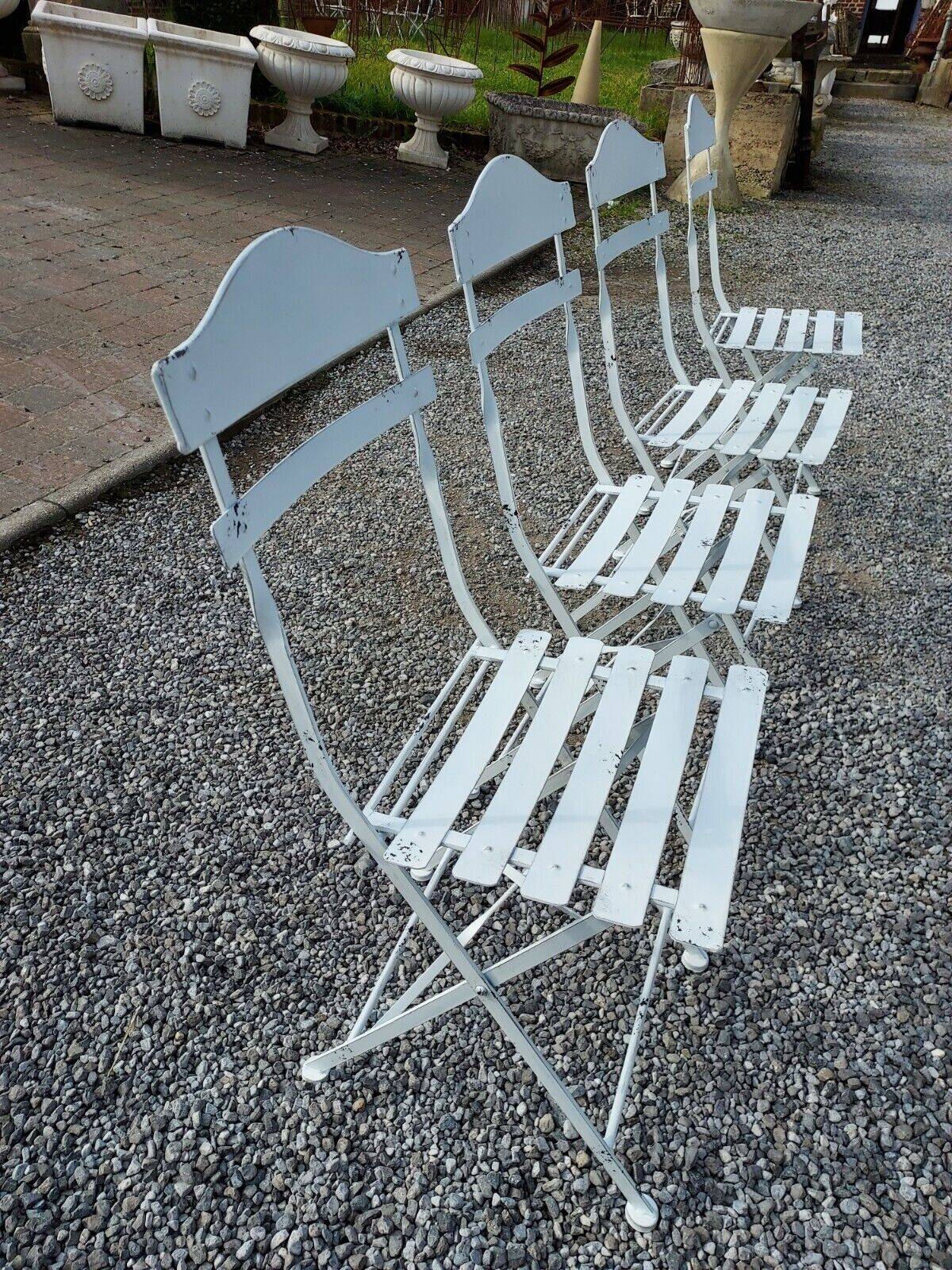 Folding garden furniture in white patinated iron
