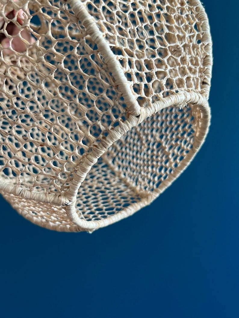 suspension raphia boule, suspension en osier, luminaire, abat-jour en raphi