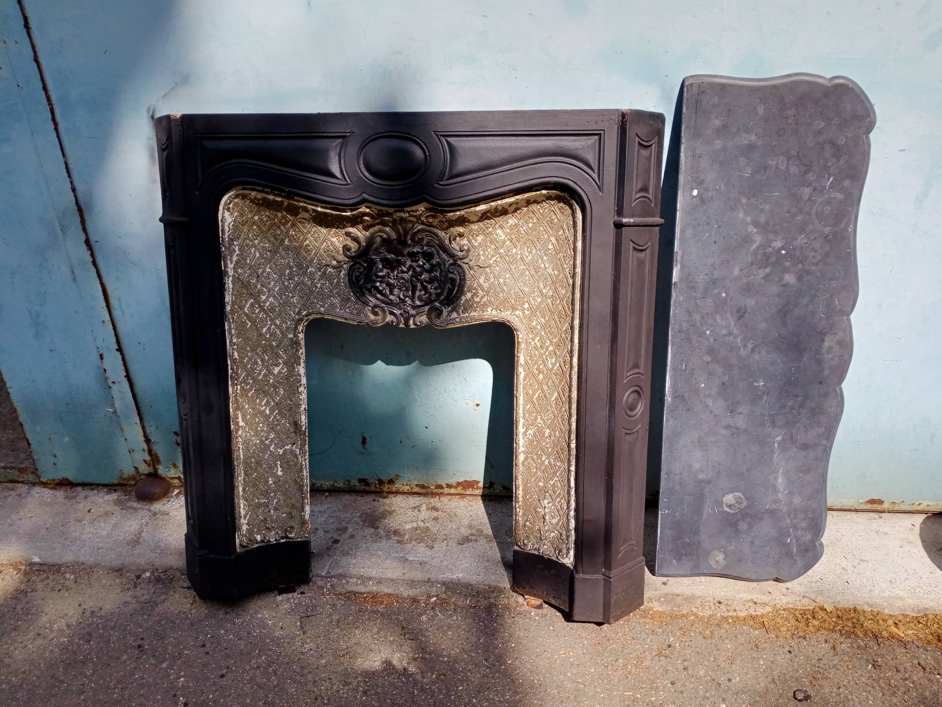 Cast-iron fireplace angelots decorations