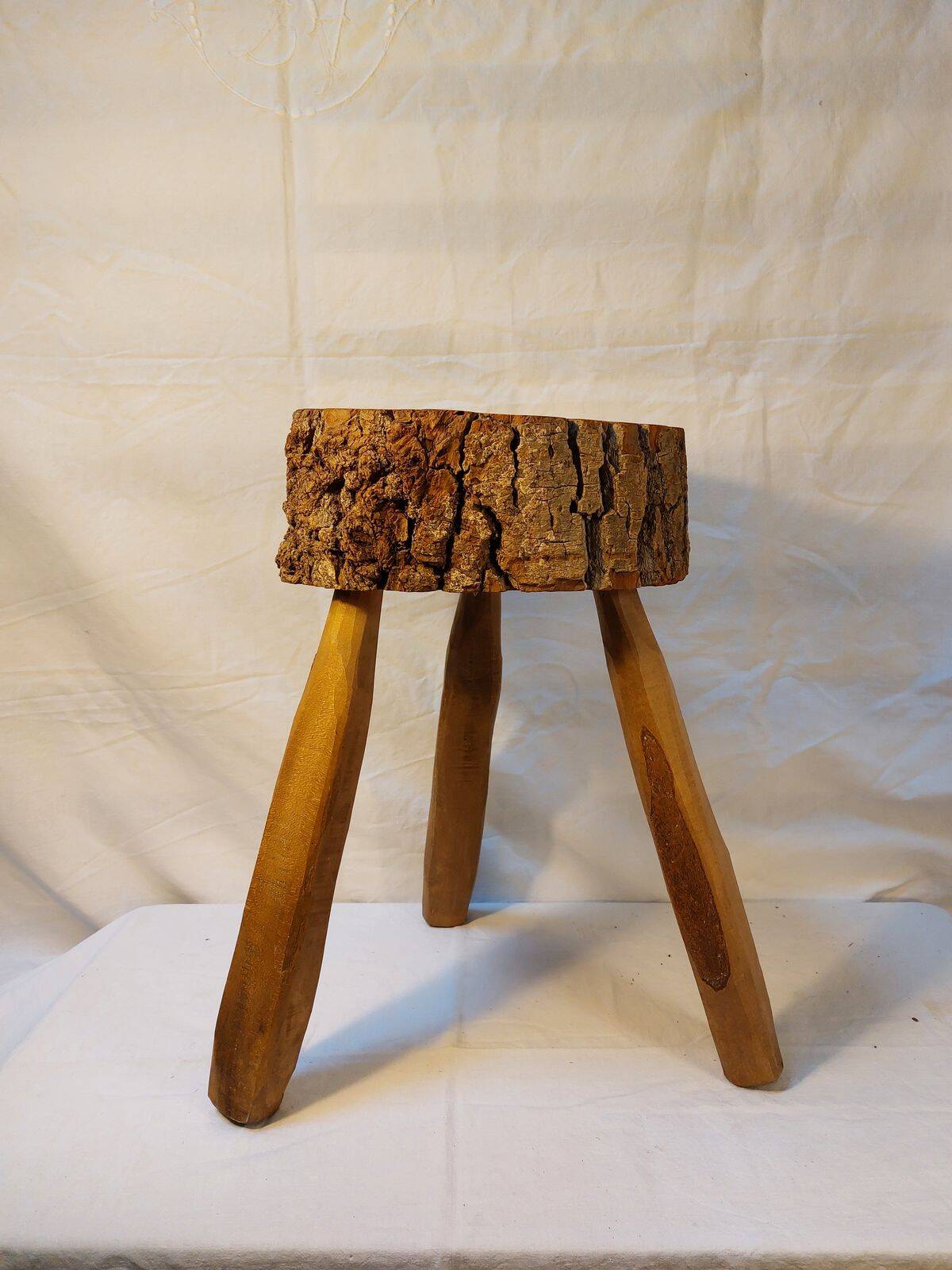 Brutalist tripod stool - French popular craftsmanship from the 20th century