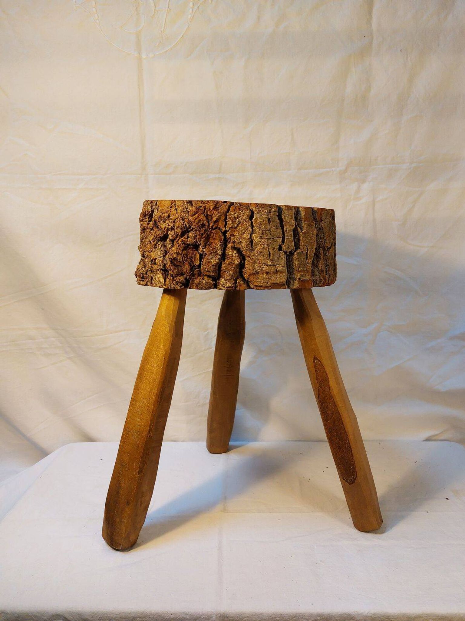 Brutalist tripod stool - French popular craftsmanship from the 20th century