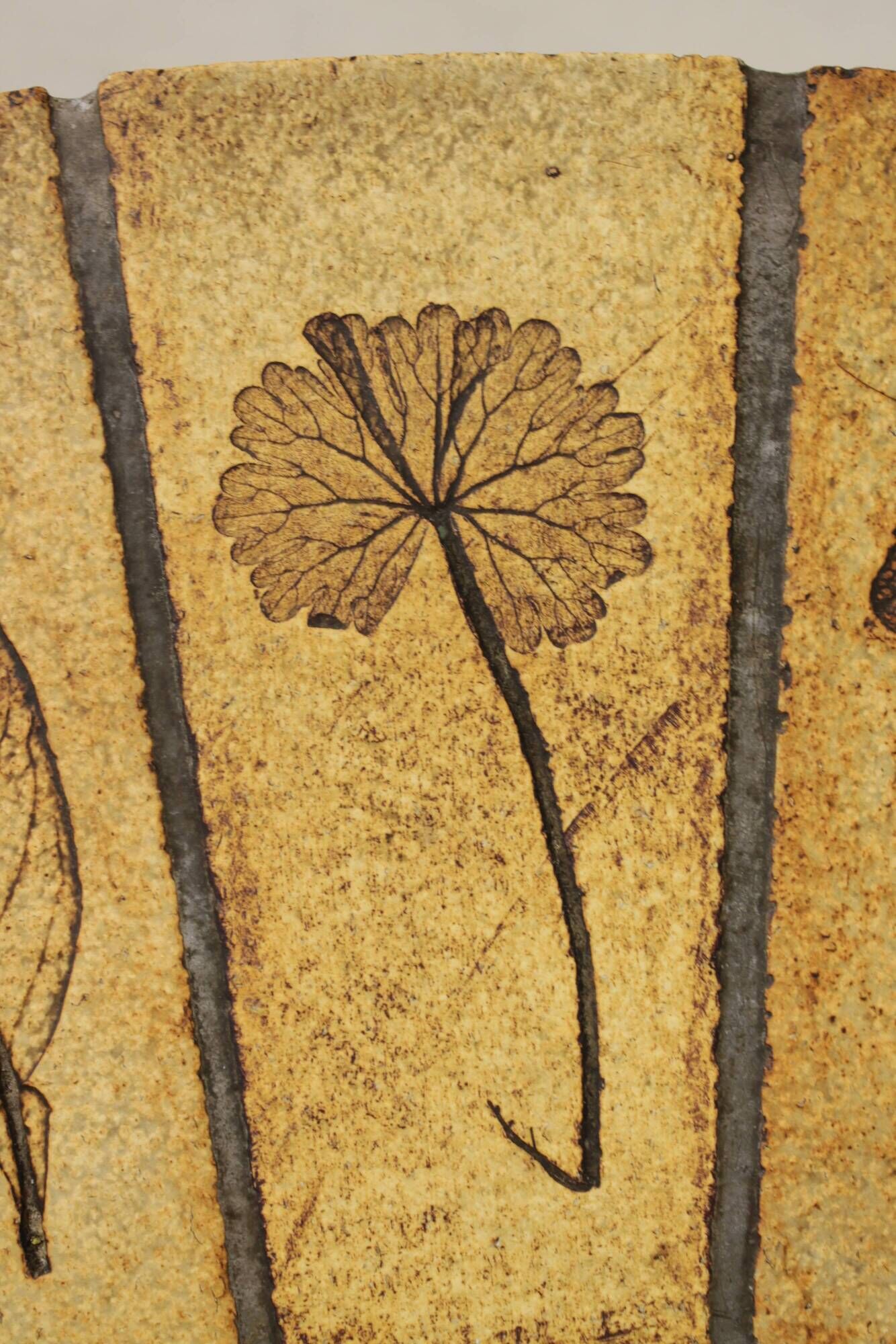 Round coffee table herbarium Roger Capron, Vallauris - ceramic and wooden structure