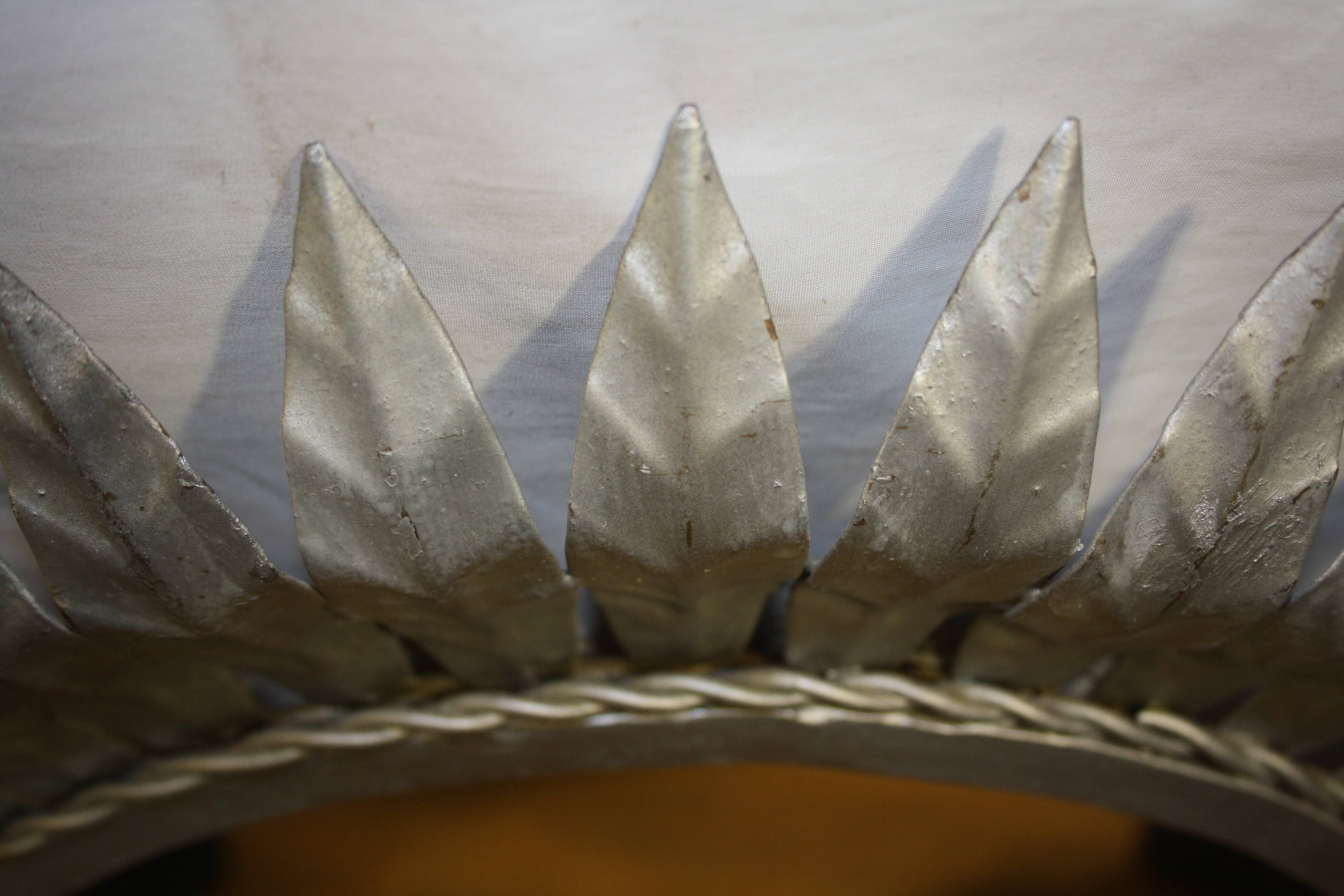 Silver mirror leaves