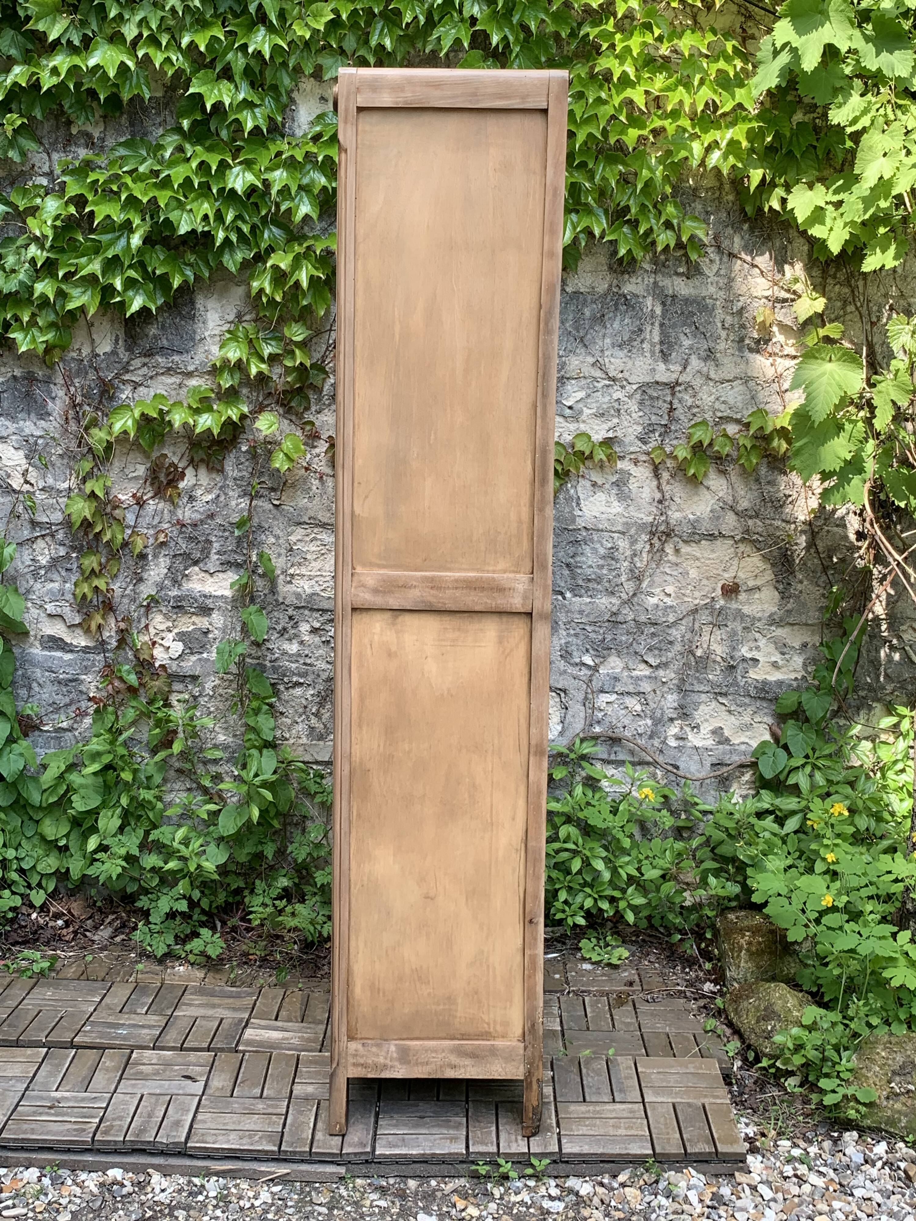Armoire parisienne vitrée en bois brut, 1940