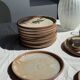 Lot de 11 assiettes en grès beige épais vintage D22,5