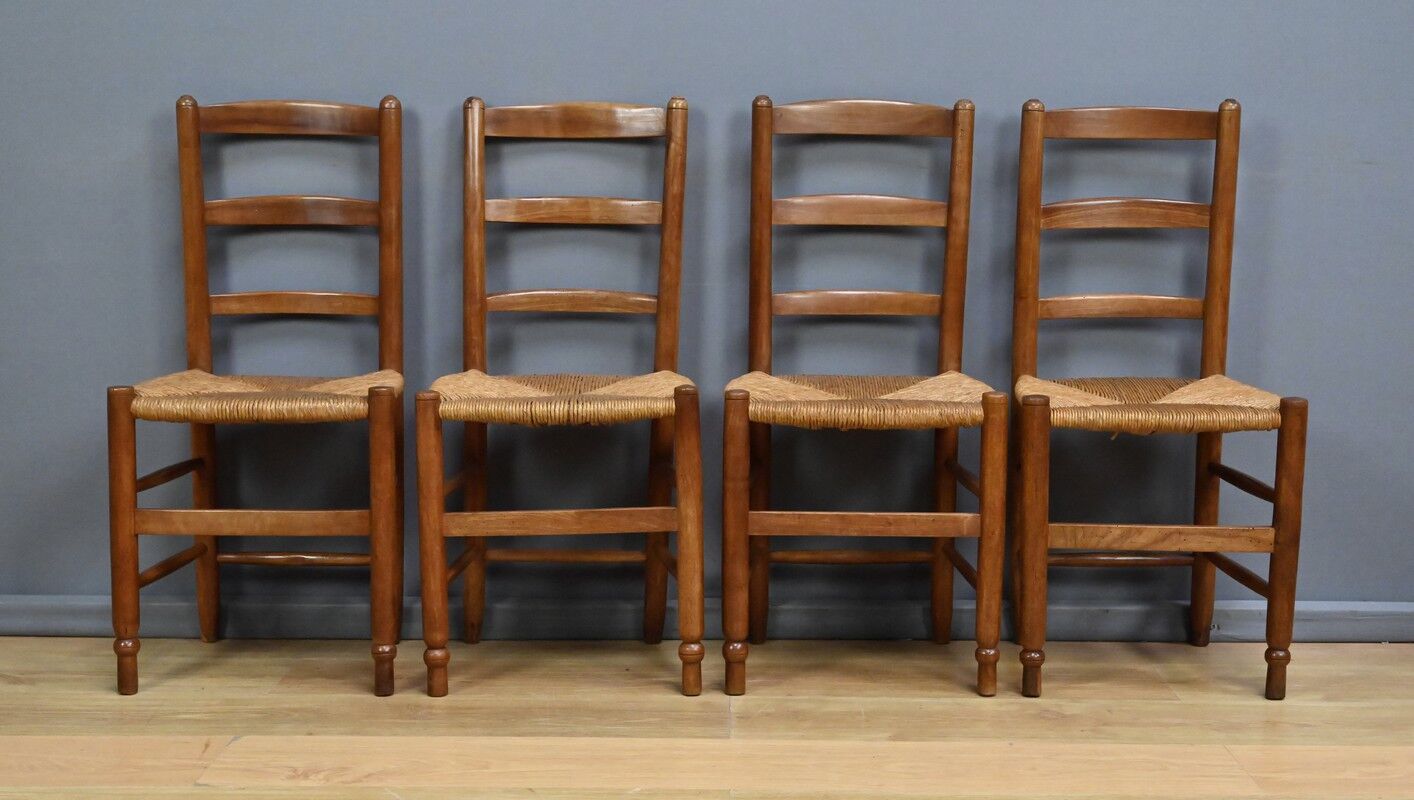 Set of 4 rush-seated chairs in cherry wood – late 19th century