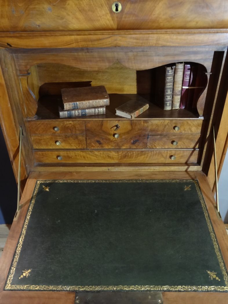 Secretary Louis Philippe in walnut and walnut plating 98 x 143 cm