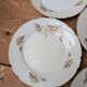 7 dessert plates in porcelain with a violet lilac design and a gold rim.