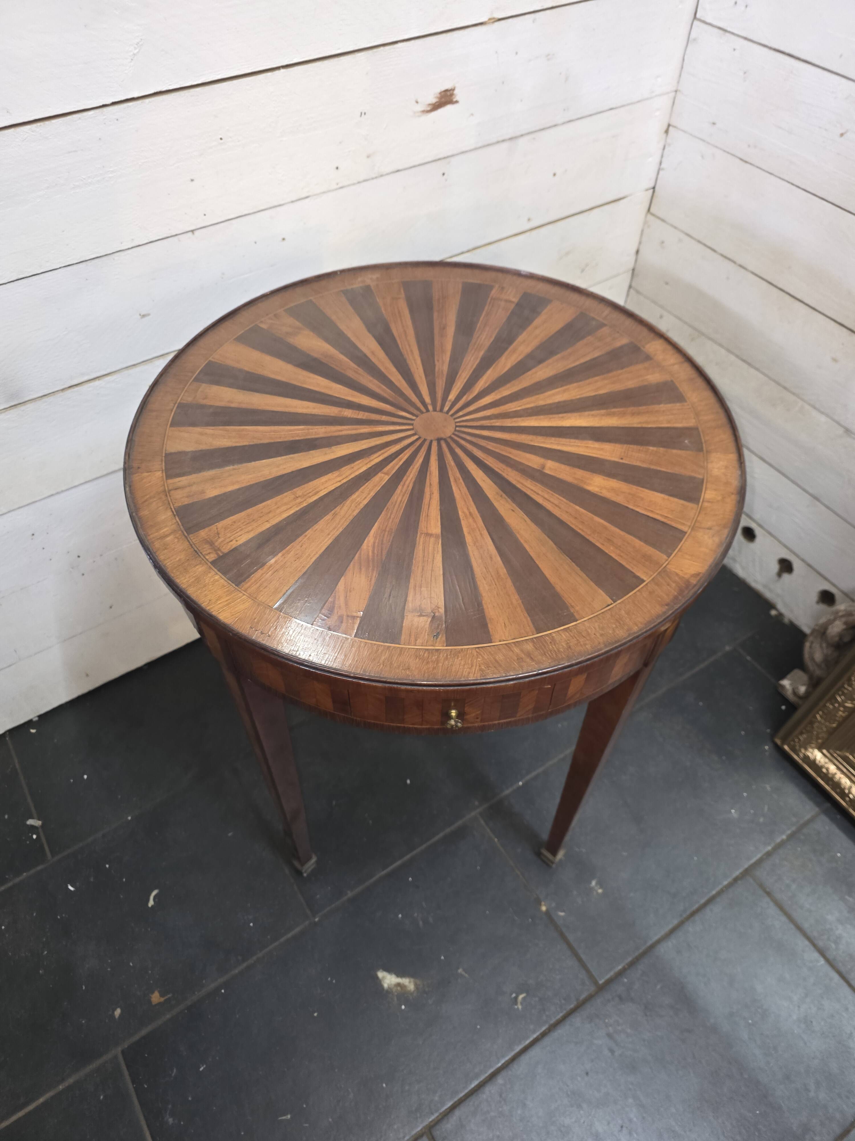 Bouillotte table in marquetry, signed Pagny Fils, Paris, early 20th century