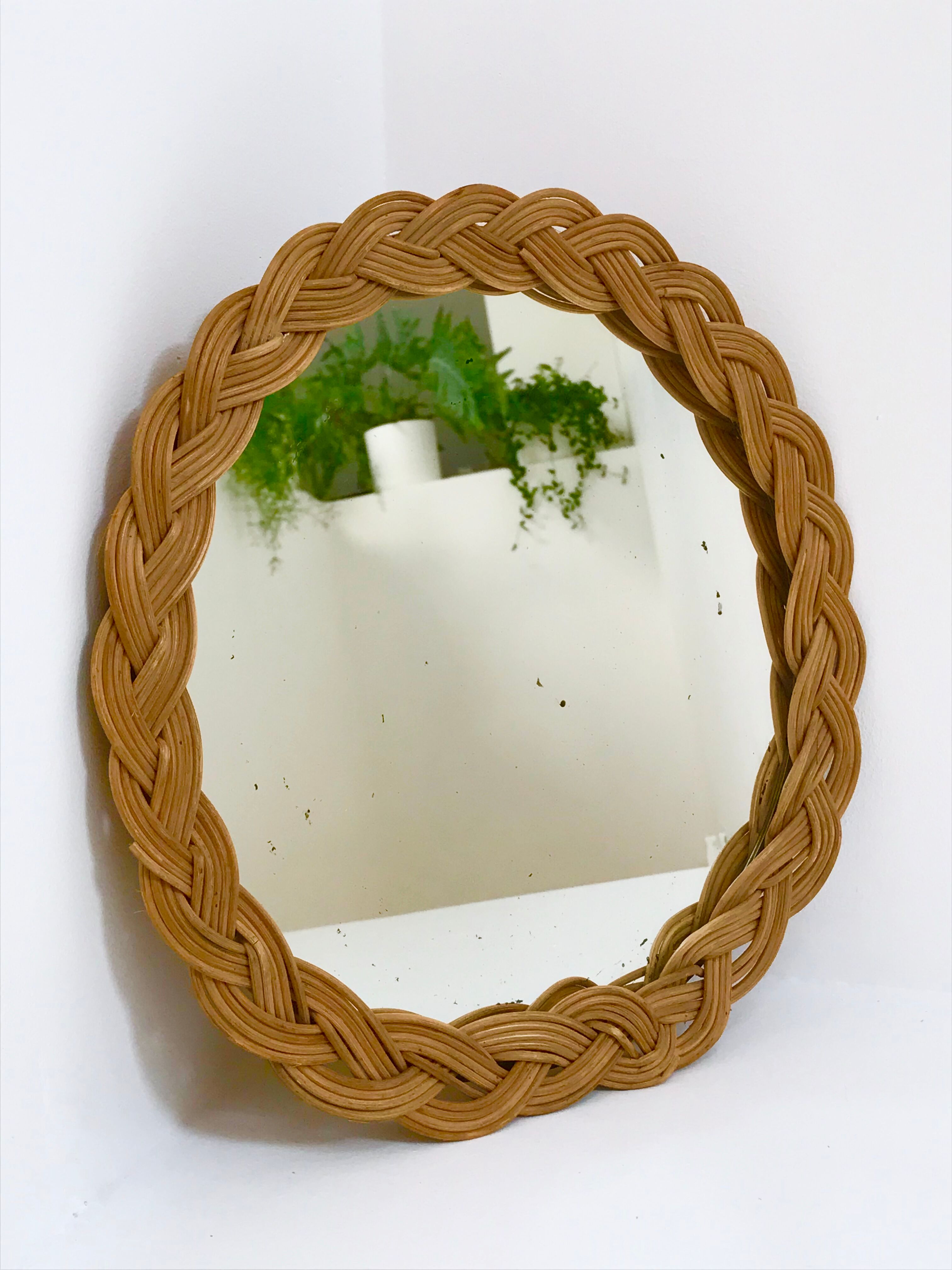 Rattan mirror 30cm