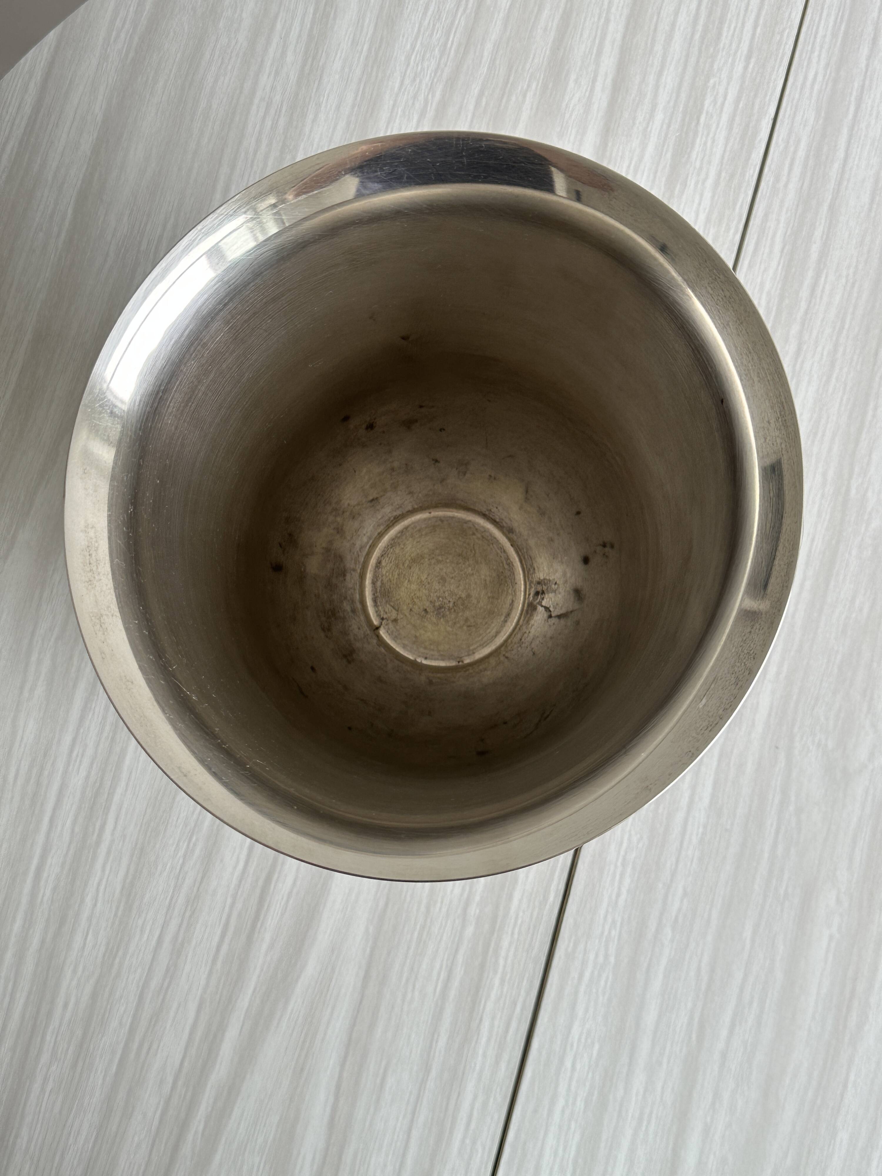 Metal champagne bucket