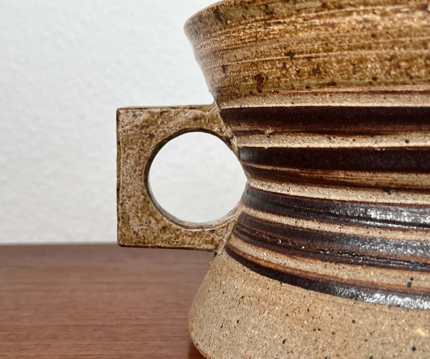 Bol de poterie d'atelier danois moderne du milieu du siècle par Tue Poulsen pour Tue Keramik, années 1960