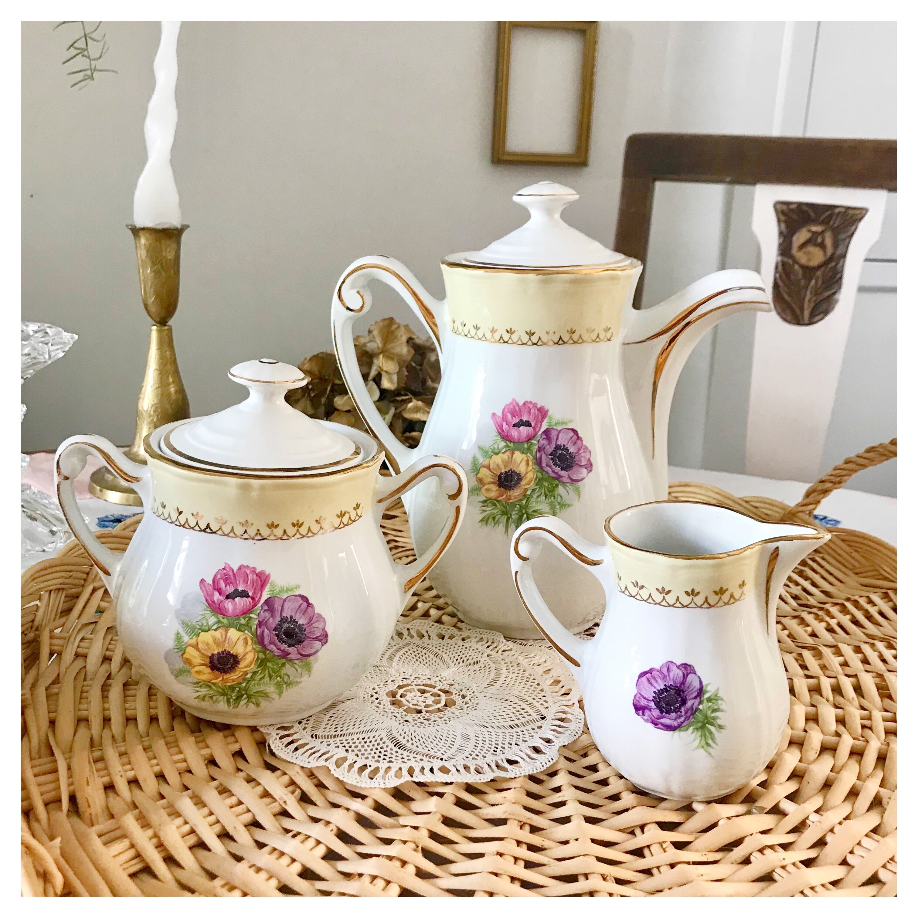 Full tea or coffee service