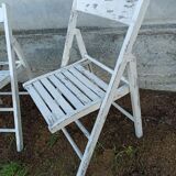 Set of folding chairs made of white patinated garden wood