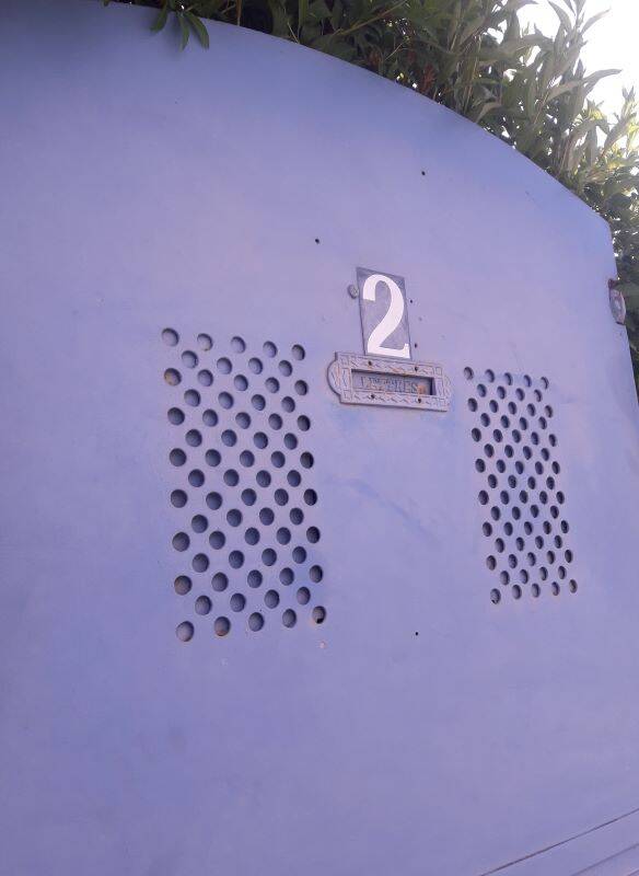 Porte portail H205xL103 ancienne en fer cintrée avec boite aux lettres